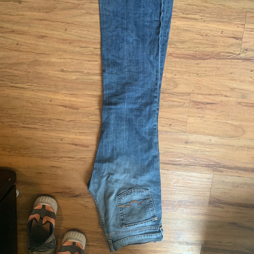 7 FAMK - Picture 2 of 3